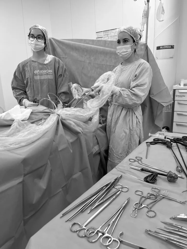 É grave ter mioma no útero? 2 Imagem de uma cirurgia como tratamento para mioma no útero realizada pela cirurgiã ginecológia Laís Carvalho